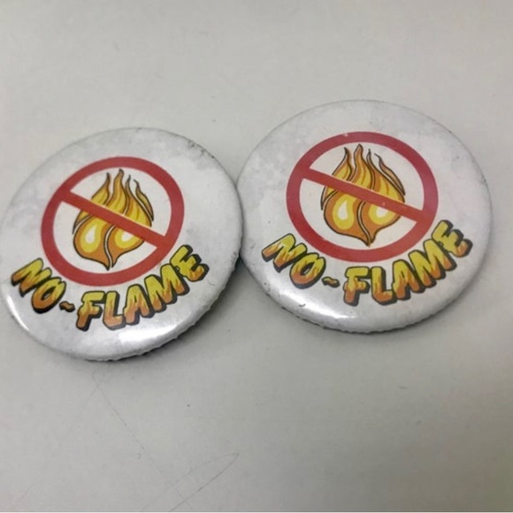Vintage 1970s Set of 2 NO FLAME Fire Illustrated Pinback Buttons Antique Rare - Picture 2 of 8